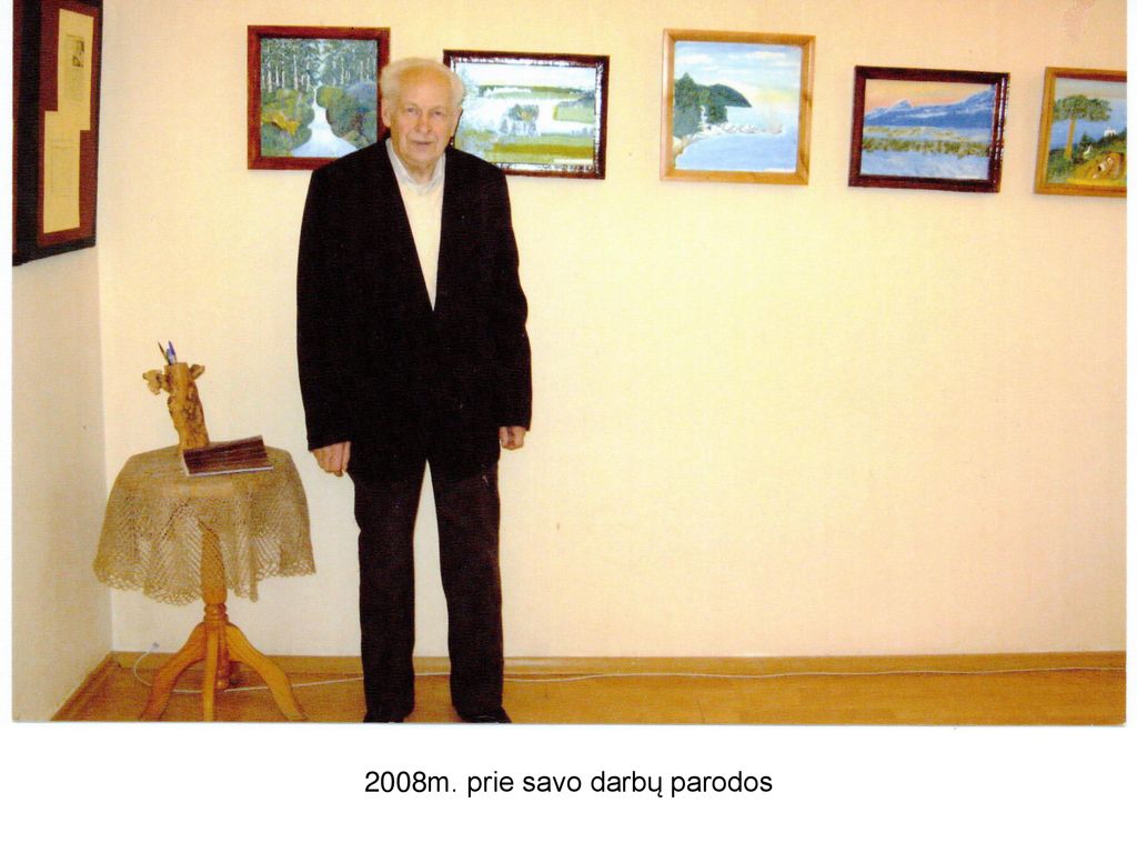 2008m. prie savo darbų parodos